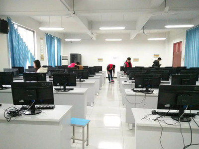 信息工程学院 以专业筑桥梁，计算机网络工程施工中的雷锋精神实践